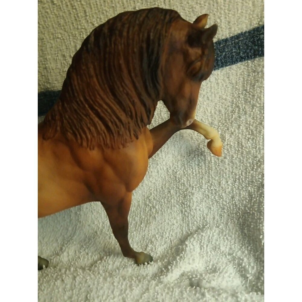 Breyer #977 - Galant Andalusian Legionario III Beautiful Shading Chestnut Horse - Picture 2 of 12